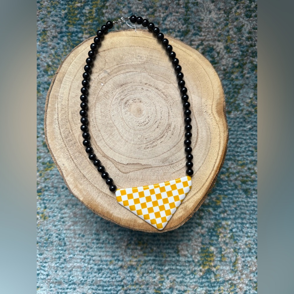 Vintage 90s yellow check abstract enamel beaded necklace
